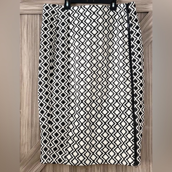 Lane Bryant Monochrome Diamond Pencil Skirt - Picture 3 of 5